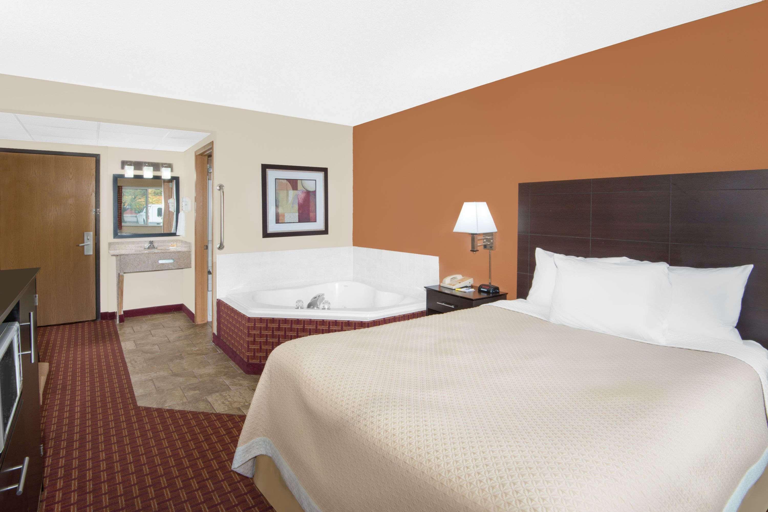 Days Inn By Wyndham Ames Dış mekan fotoğraf