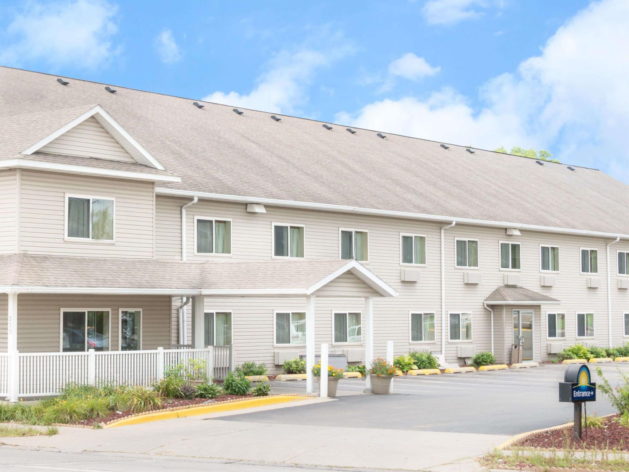 Days Inn By Wyndham Ames Dış mekan fotoğraf