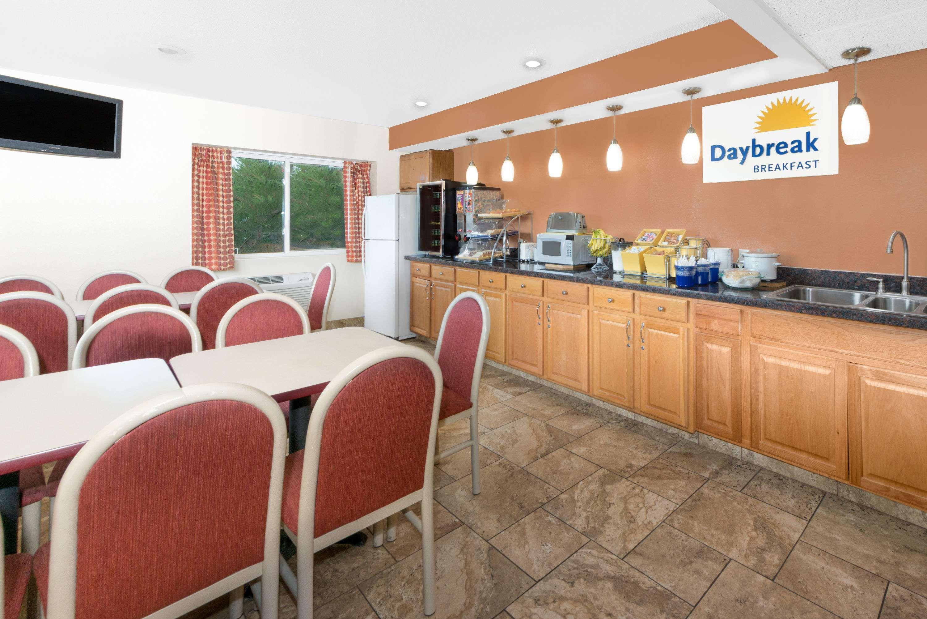 Days Inn By Wyndham Ames Dış mekan fotoğraf